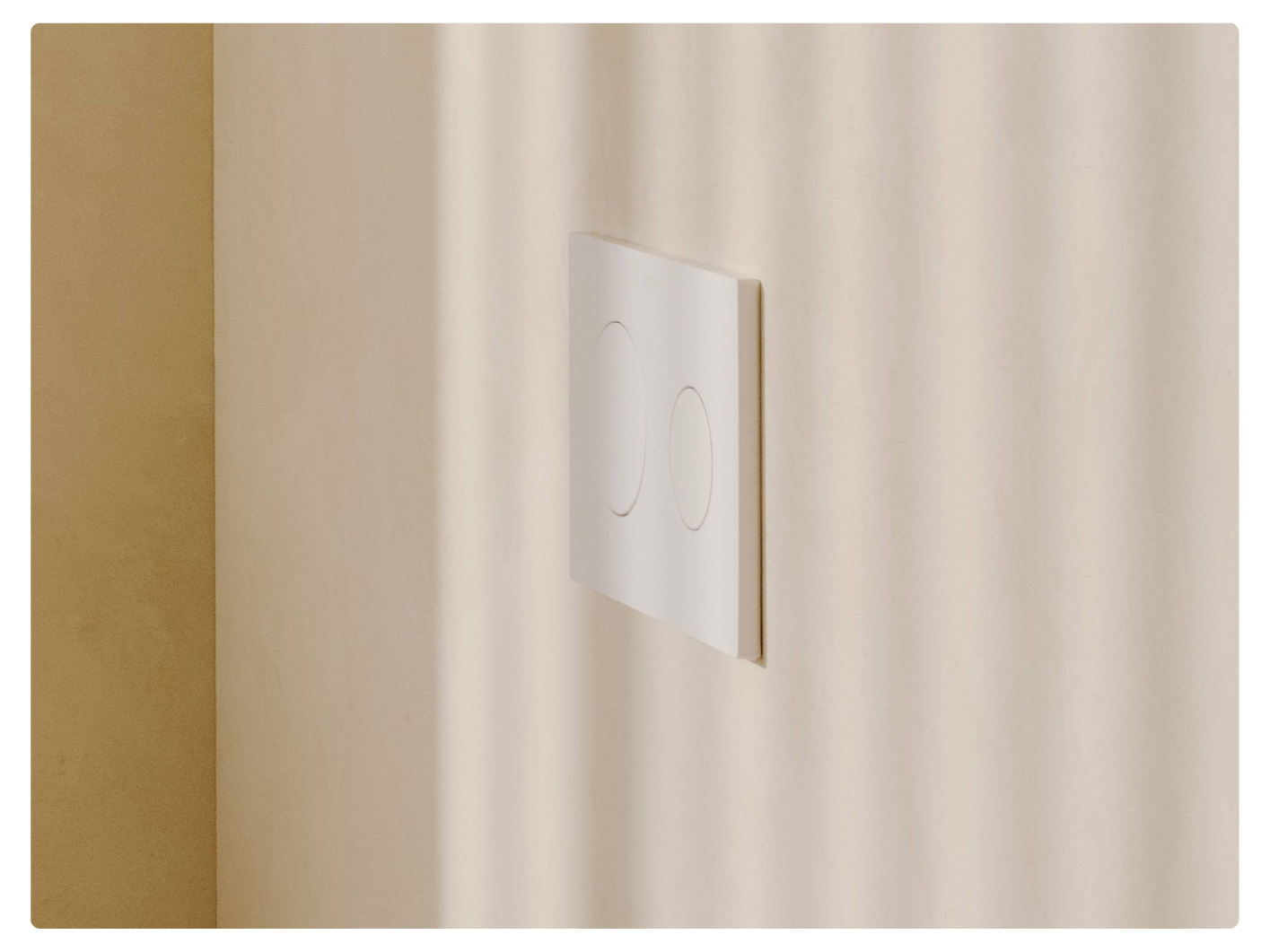 Galería Placas de accionamiento Roca PL10 en baños de diseño y modernos